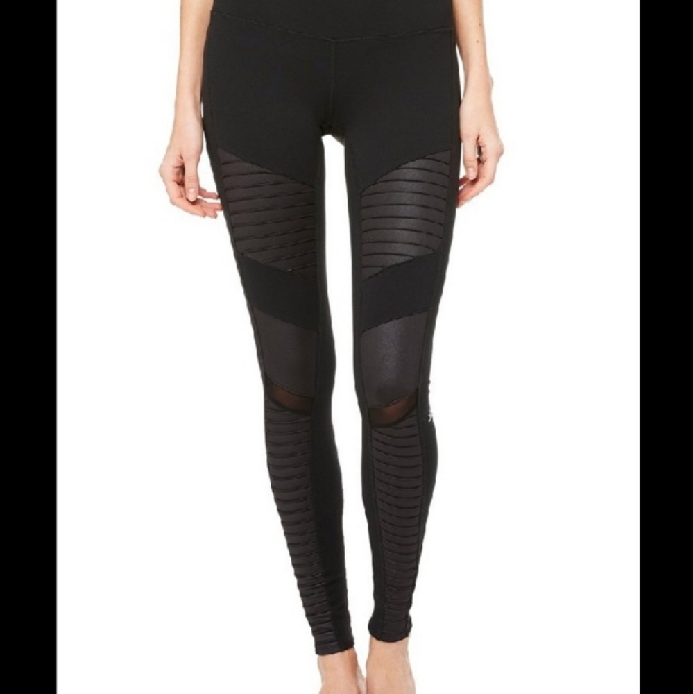 Alo yoga moto leggins and top set , black,  both XS